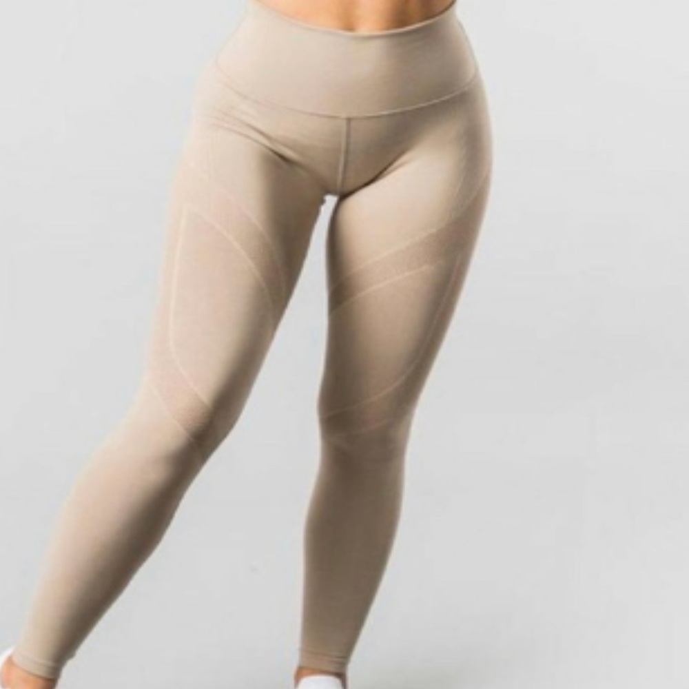 Alphalete aero leggings